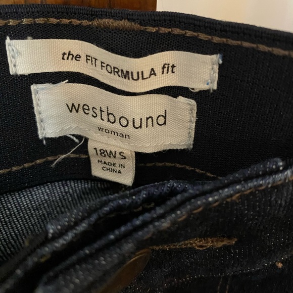 Westbound Woman Mid Rise Straight-Leg Dark-Wash Distressed Jeans 18W Short - Picture 5 of 9